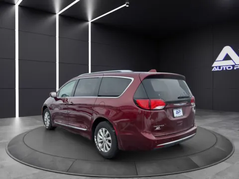 More photos of 2018 CHRYSLER PACIFICA TOURING L LOWEST PRICE AROUND at Auto Palace, OH