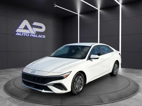 White 2024 HYUNDAI ELANTRA SEL KBB VALUE 16K WOW for sale in Columbus, OH