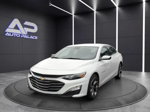 White 2023 CHEVROLET MALIBU LT for sale in Columbus, OH