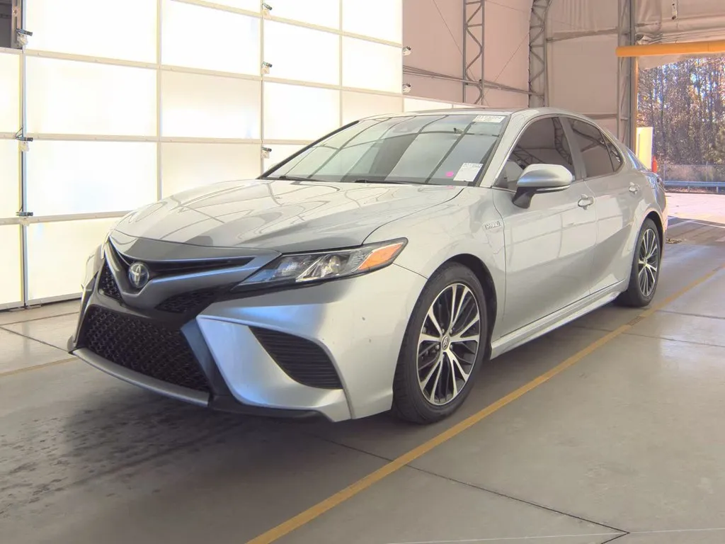 Silver 2020 TOYOTA CAMRY SE for sale in Columbus, OH