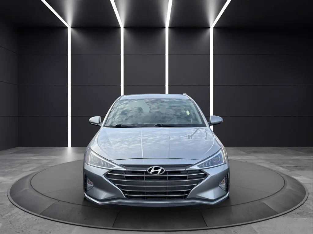Silver 2020 HYUNDAI ELANTRA SE for sale in Columbus, OH