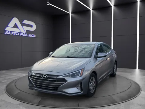 Silver 2020 HYUNDAI ELANTRA SE for sale in Columbus, OH