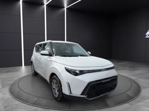 White 2023 KIA SOUL LX for sale in Columbus, OH