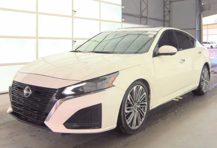 White 2023 NISSAN ALTIMA SL for sale in Columbus, OH