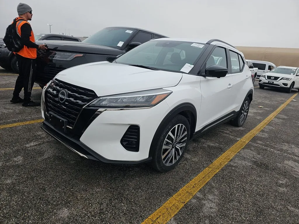 White 2024 NISSAN KICKS SR for sale in Columbus, OH