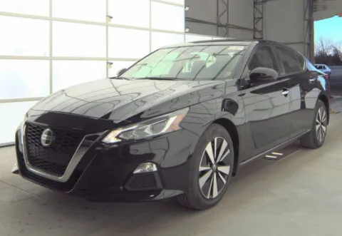 Black 2022 NISSAN ALTIMA SV for sale in Columbus, OH