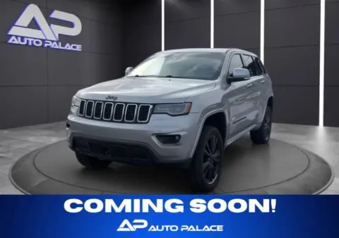 Gray 2019 JEEP GRAND CHEROKEE OVERLAND for sale in Columbus, OH