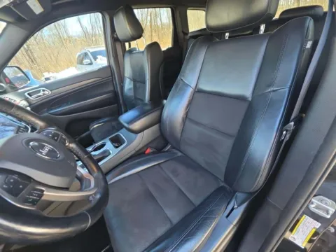 More photos of 2020 JEEP GRAND CHEROKEE LAREDO KBB VALUE 23K WOW at Auto Palace, OH