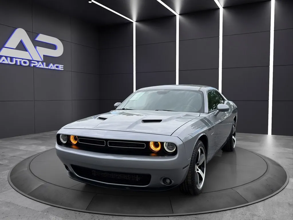 2017 Dodge Challenger R/T's photo