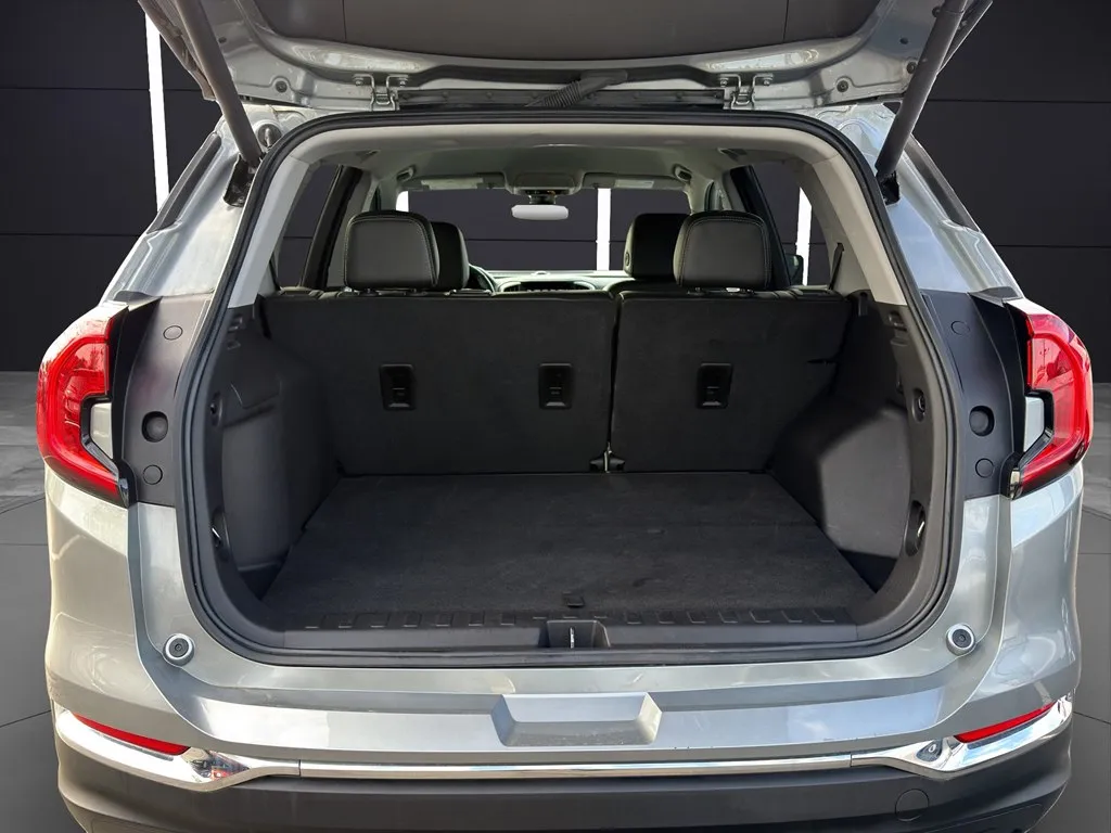 2024 GMC Terrain SLT - Photo 21