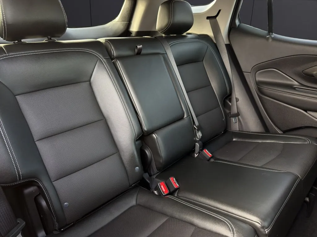 2024 GMC Terrain SLT - Photo 19