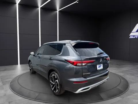 More photos of 2024 MITSUBISHI OUTLANDER SEL KBB VALUE 24K WOW at Auto Palace, OH