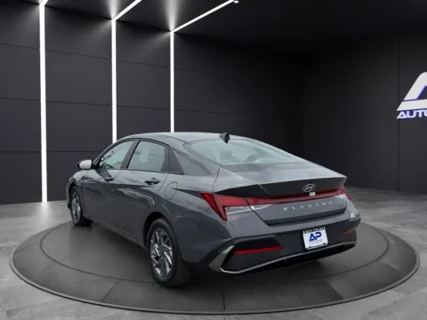 More photos of 2024 HYUNDAI ELANTRA SEL KBB VALUE $18,750 WOW at Auto Palace, OH