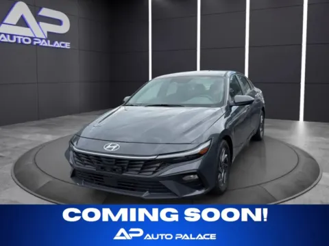 Gray 2024 HYUNDAI ELANTRA SEL for sale in Columbus, OH
