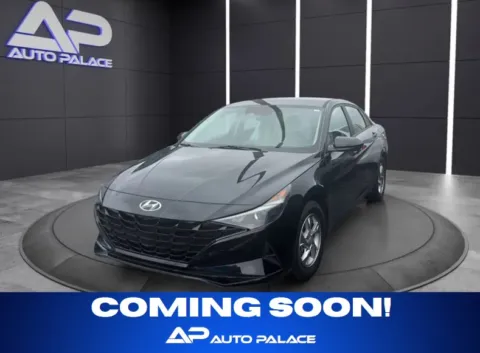 Black 2021 HYUNDAI ELANTRA SE KBB VALUE $13,200 for sale in Columbus, OH