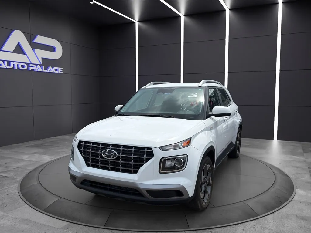 2025 Hyundai Venue SEL IVT's photo