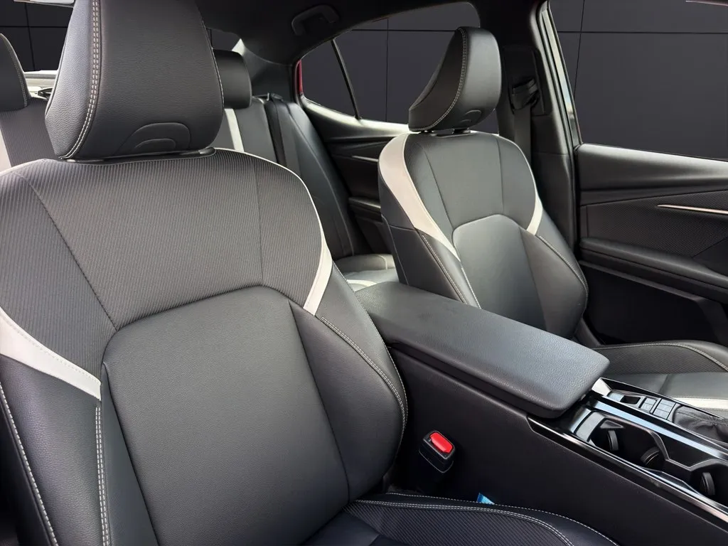 2025 Toyota Camry XSE - Photo 14