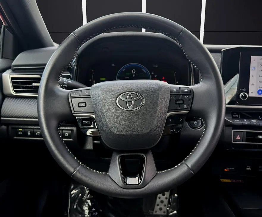 2025 Toyota Camry XSE - Photo 16