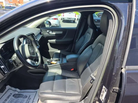 More photos of 2023 VOLVO XC40 CORE at Auto Palace, OH