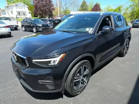 Black 2023 VOLVO XC40 CORE for sale in Columbus, OH