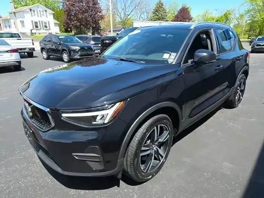 Black 2023 VOLVO XC40 CORE for sale in Columbus, OH