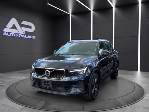 Black 2023 VOLVO XC40 CORE VERY CLEAN AWD for sale in Columbus, OH