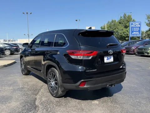 More photos of 2018 TOYOTA HIGHLANDER SE LEATHER 3RD ROW NAV at Auto Palace, OH