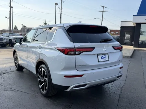 More photos of 2024 MITSUBISHI OUTLANDER SE SHARP GREAT PRICE at Auto Palace, OH