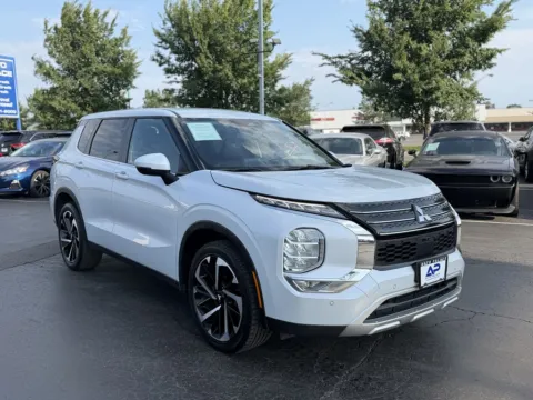 Another view of 2024 MITSUBISHI OUTLANDER SE SHARP GREAT PRICE for sale in Columbus, OH at Auto Palace