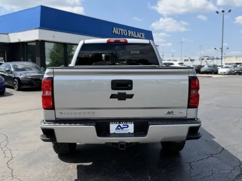 More photos of 2018 CHEVROLET SILVERADO 1500 LT 4X4 Z71 V8 CREW CAB at Auto Palace, OH