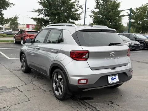 More photos of 2023 HYUNDAI VENUE SEL SUNROOF GAS SAVER CLEAN at Auto Palace, OH