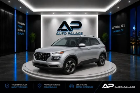 Silver 2023 HYUNDAI VENUE SEL for sale in Columbus, OH
