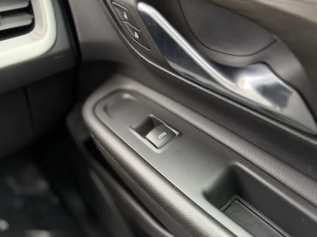 2023 GMC Terrain SLT - Photo 13