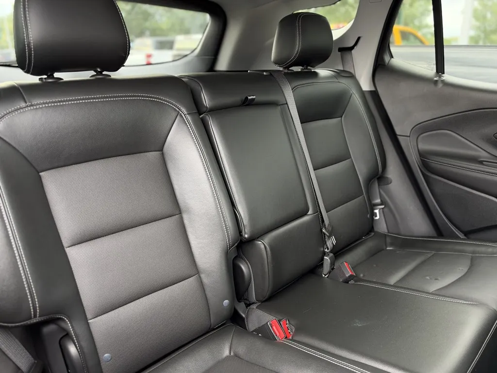 2023 GMC Terrain SLT - Photo 18