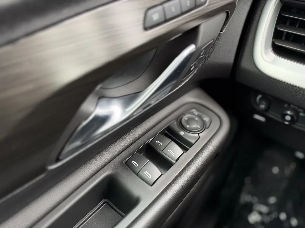 2023 GMC Terrain SLT - Photo 9