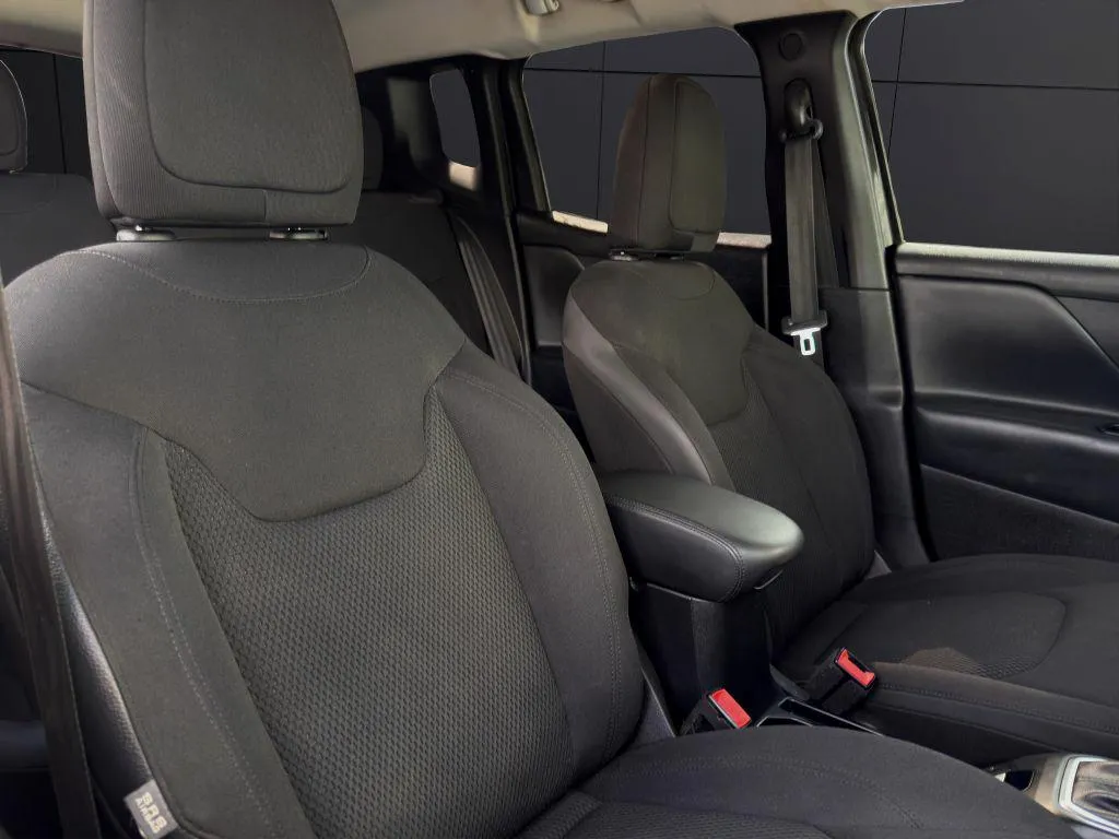 2019 Jeep Renegade Altitude Package - Photo 14