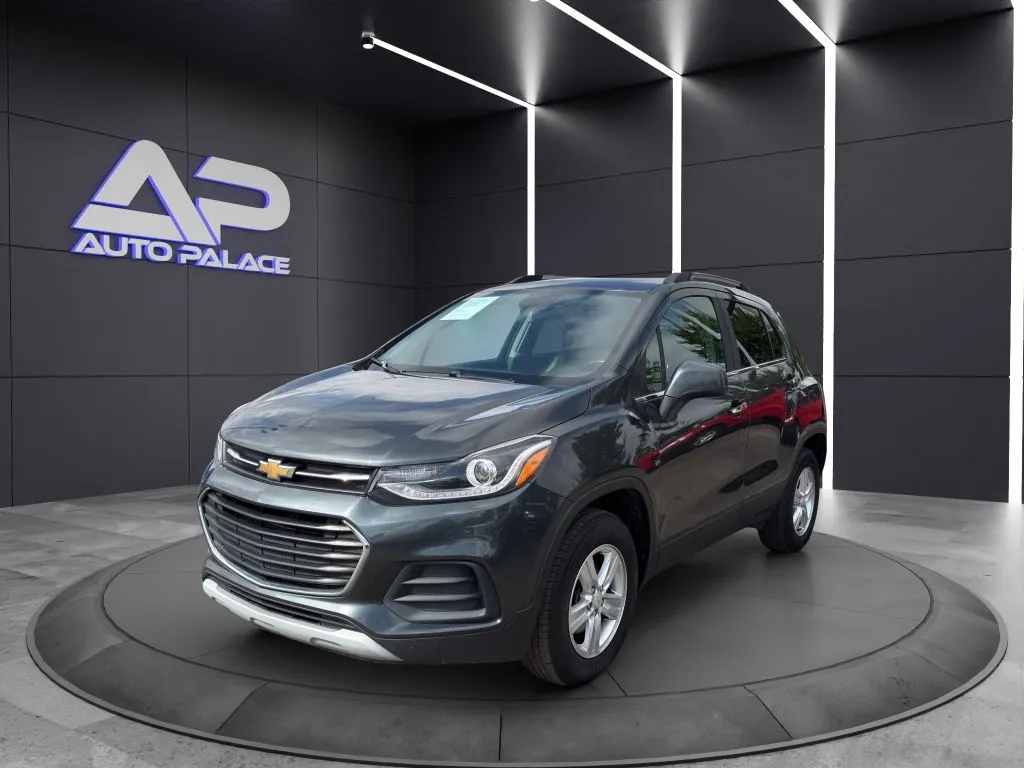 Gray 2018 CHEVROLET TRAX 1LT for sale in Columbus, OH