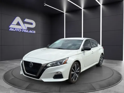 White 2022 NISSAN ALTIMA SR KBB VALUE 20K WOW for sale in Columbus, OH