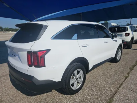 Photos of 2022 KIA SORENTO LX KBB VALUE 20K WOW for sale in Columbus, OH at Auto Palace