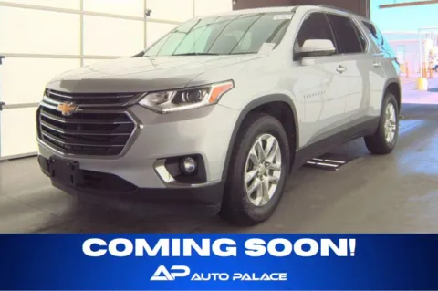 Silver 2019 CHEVROLET TRAVERSE LT for sale in Columbus, OH