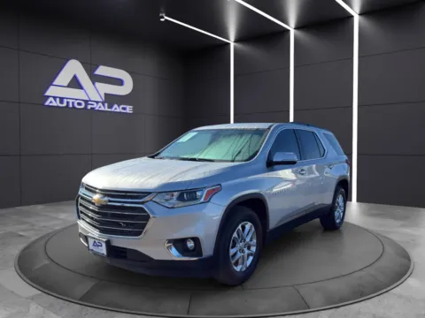Silver 2019 CHEVROLET TRAVERSE LT for sale in Columbus, OH