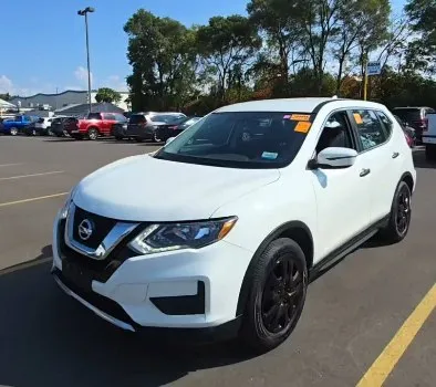White 2017 NISSAN ROGUE SV for sale in Columbus, OH