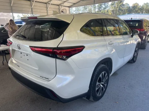 Another view of 2020 Toyota Highlander XLE for sale in Summerville, SC at Automaxx of the Carolinas