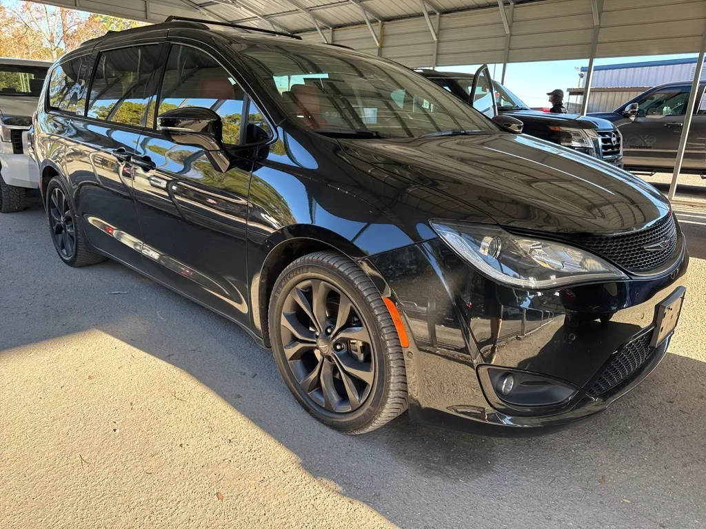 Black 2020 Chrysler Pacifica Limited for sale in Summerville, SC