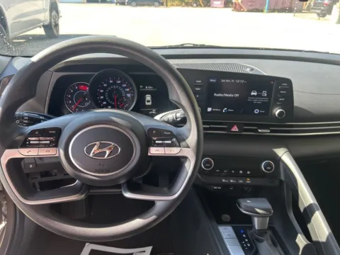 More photos of 2022 Hyundai Elantra SEL at Automaxx of the Carolinas, SC