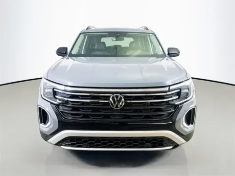 Photos of 2024 Volkswagen Atlas 2.0T Peak Edition SE w/Technology for sale in Summerville, SC at Automaxx of the Carolinas