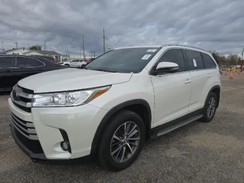 Photos of 2019 Toyota Highlander XLE for sale in Summerville, SC at Automaxx of the Carolinas