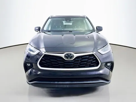 Photos of 2021 Toyota Highlander XLE for sale in Summerville, SC at Automaxx of the Carolinas