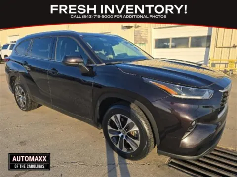 Black 2021 Toyota Highlander XLE for sale in Summerville, SC