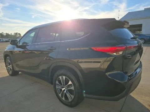 Another view of 2021 Toyota Highlander XLE for sale in Summerville, SC at Automaxx of the Carolinas